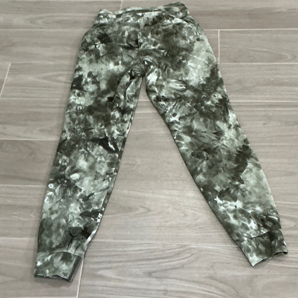 lululemon athletica Green Tie-Dye Leggings - Picture 6 of 16